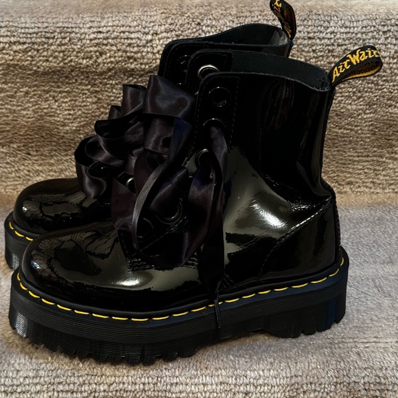 Retro Dr. Martens boots. Patent leather, platform boots with ribbon laces Size 6 - Picture 2 of 5